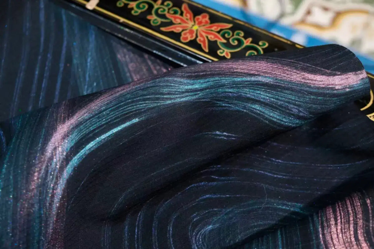 暗夜星河 · 墨底微光流线真丝面料 | Midnight Galaxy - Shimmering Wave Line Pure Silk Fabric