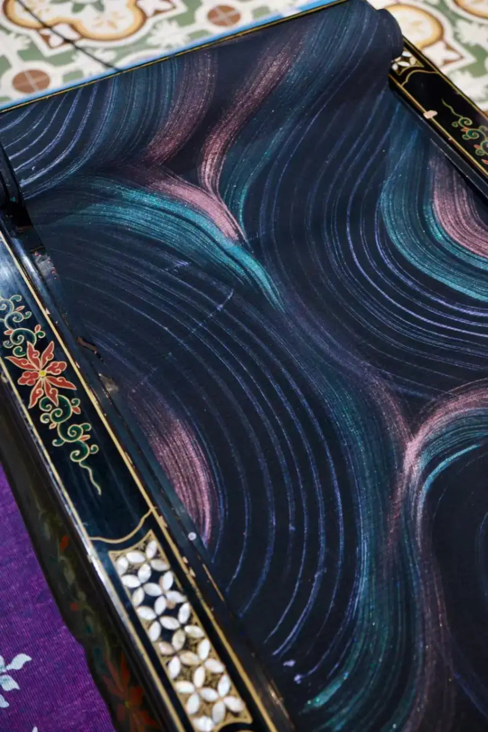 暗夜星河 · 墨底微光流线真丝面料 | Midnight Galaxy - Shimmering Wave Line Pure Silk Fabric