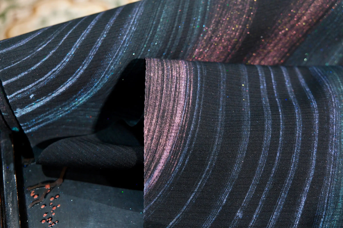 暗夜星河 · 墨底微光流线真丝面料 | Midnight Galaxy - Shimmering Wave Line Pure Silk Fabric
