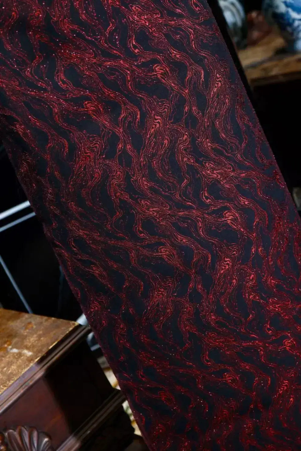 赤焰流金 · 墨底火流纹真丝面料 | Crimson Flare - Black & Red Flowing Lava Silk Fabric