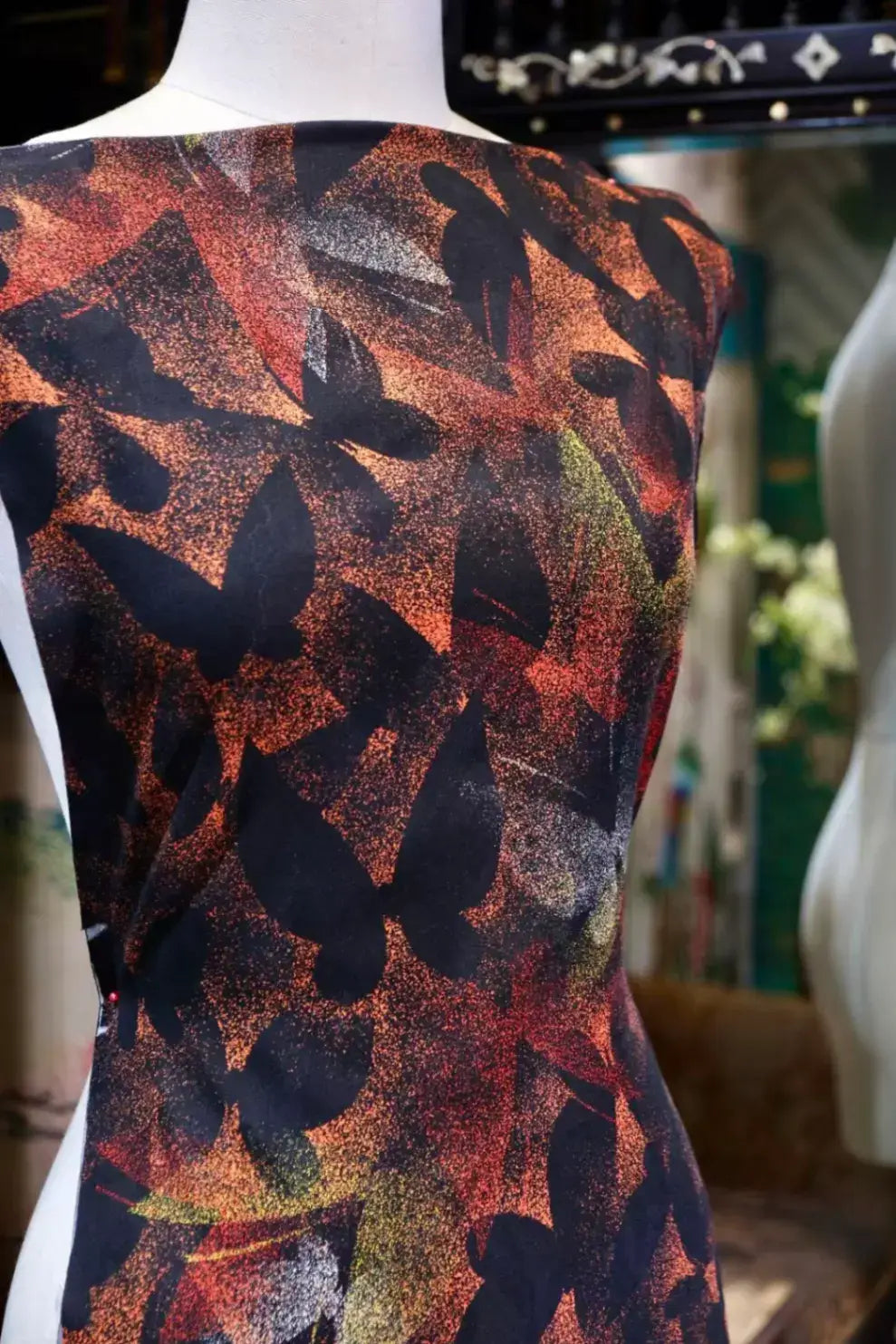 蝶舞秋色 · 枫影流金真丝面料 | Autumn Butterfly - Golden Maple & Silhouette Silk Fabric
