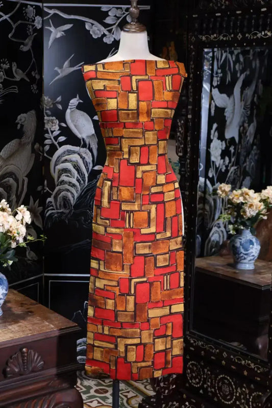 赤金流彩 · 几何砖纹真丝面料 | Crimson Amber - Geometric Brick Silk Fabric