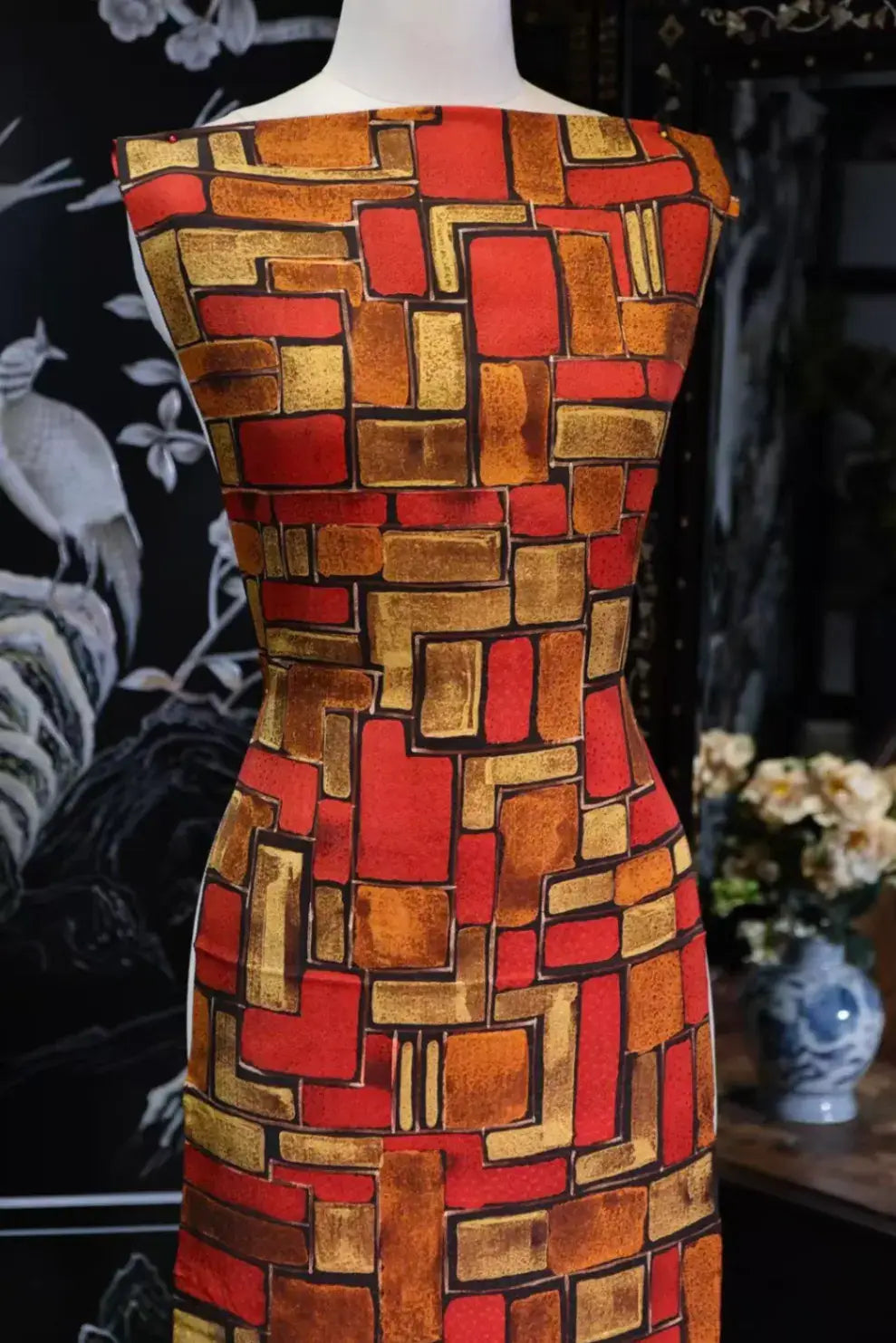 赤金流彩 · 几何砖纹真丝面料 | Crimson Amber - Geometric Brick Silk Fabric