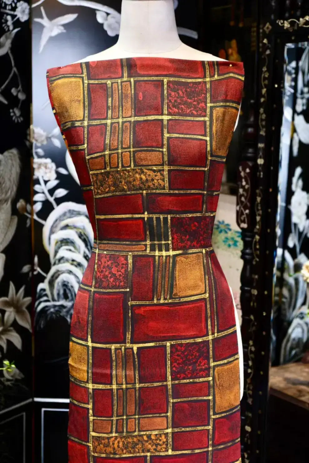 朱红流金 · 几何格纹真丝面料 | Golden Crimson - Geometric Block Silk Fabric