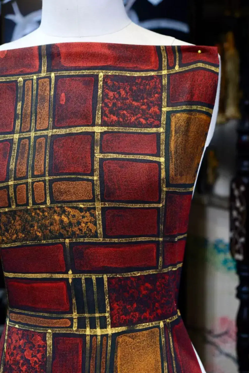 朱红流金 · 几何格纹真丝面料 | Golden Crimson - Geometric Block Silk Fabric