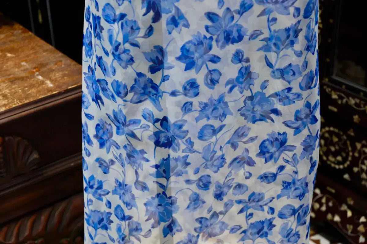 青花流影 · 湛蓝漫花真丝面料 | Blue Porcelain Bloom - Cobalt Floral Silk Fabric