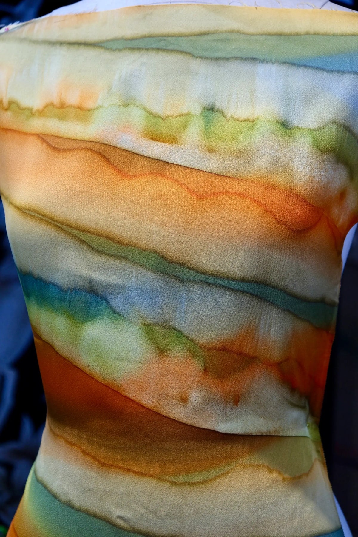 暖阳霞光 · 水彩波浪真丝面料 | Warm Horizon - Watercolor Wave Silk Fabric