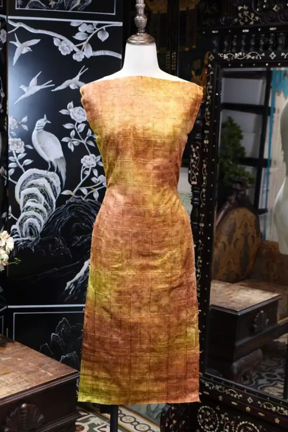 琥珀金方 · 格纹真丝面料 | Amber Grid - Jacquard Silk Fabric