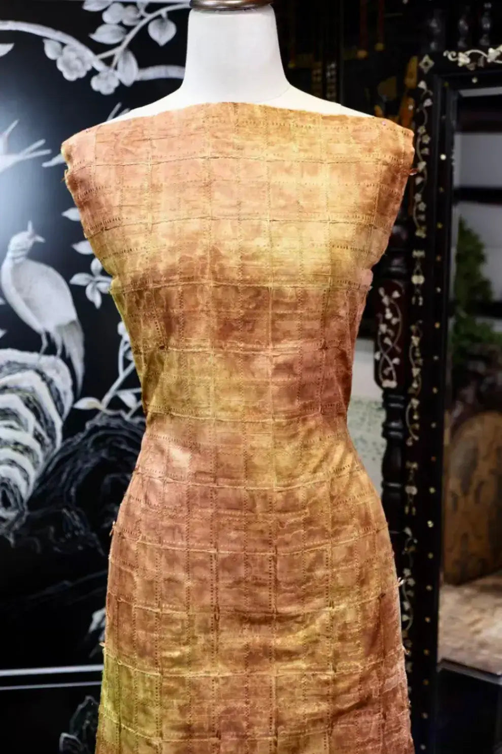 琥珀金方 · 格纹真丝面料 | Amber Grid - Jacquard Silk Fabric