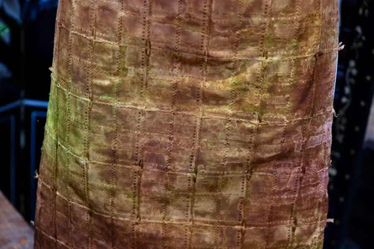 琥珀金方 · 格纹真丝面料 | Amber Grid - Jacquard Silk Fabric