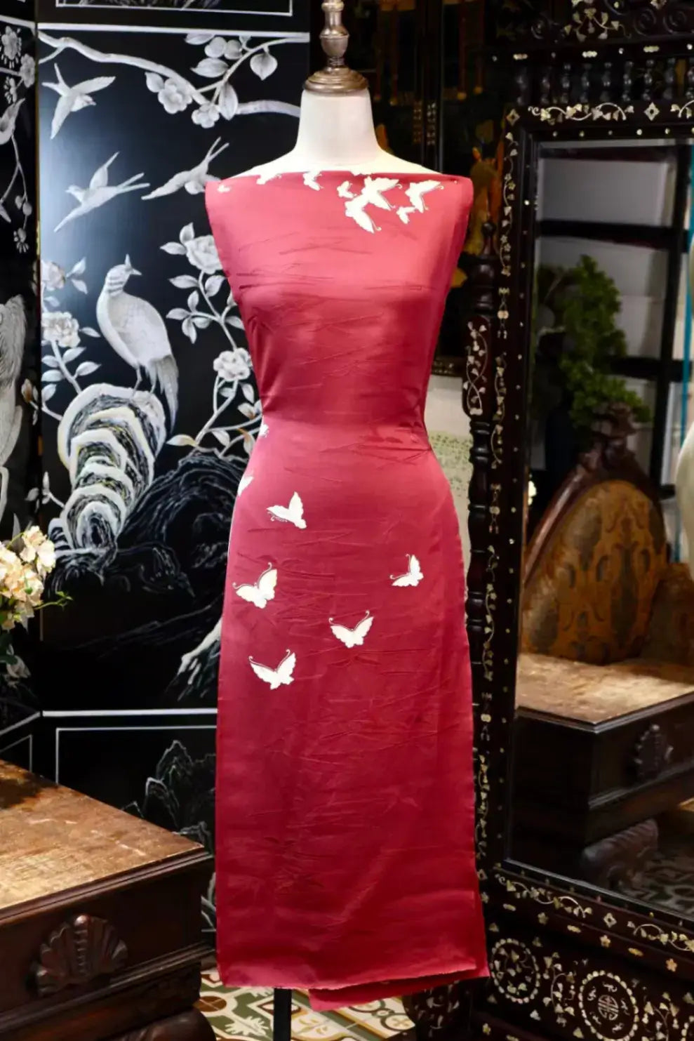 朱红蝶舞 · 飞蝶暗纹真丝面料 | Crimson Butterfly - Jacquard Silk Fabric