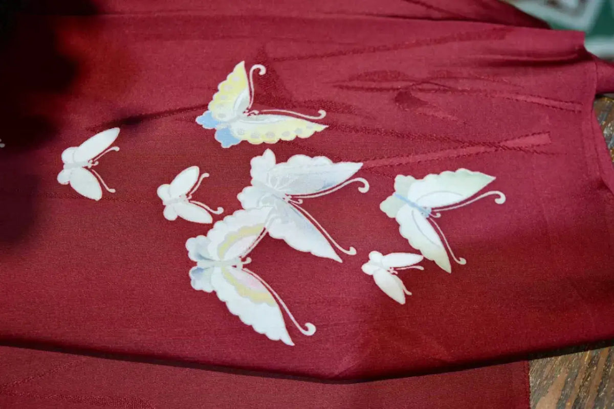 朱红蝶舞 · 飞蝶暗纹真丝面料 | Crimson Butterfly - Jacquard Silk Fabric