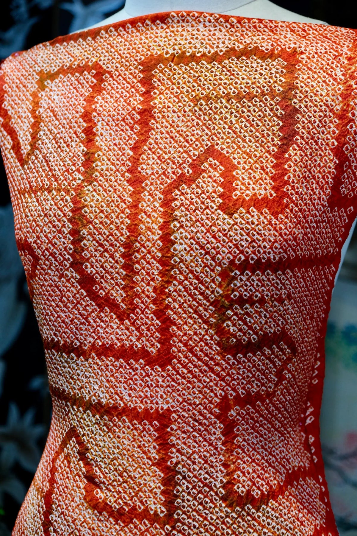 朱红鹿子绞 · 绞缬真丝面料 | Crimson Shibori - Tie-Dye Silk Fabric