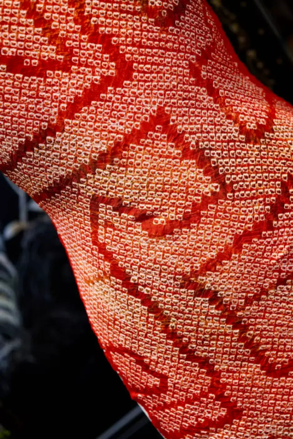 朱红鹿子绞 · 绞缬真丝面料 | Crimson Shibori - Tie-Dye Silk Fabric