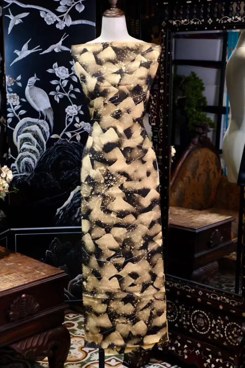 黑金泼墨 · 抽象刷染真丝面料 | Gilded Ink - Abstract Splatter Silk Fabric
