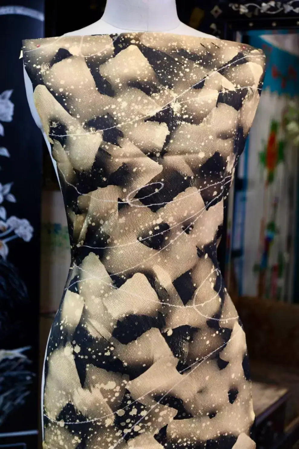黑金泼墨 · 抽象刷染真丝面料 | Gilded Ink - Abstract Splatter Silk Fabric