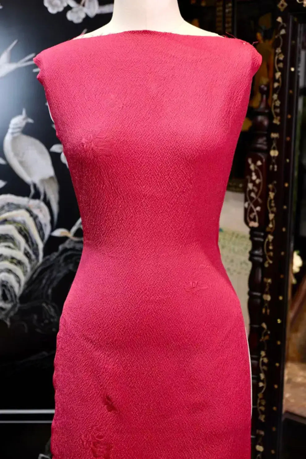 朱红绉锦 · 浮雕花蝶真丝面料 | Crimson Crepe - Jacquard Silk Fabric