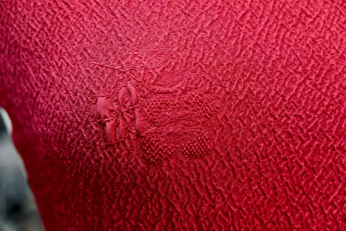 朱红绉锦 · 浮雕花蝶真丝面料 | Crimson Crepe - Jacquard Silk Fabric