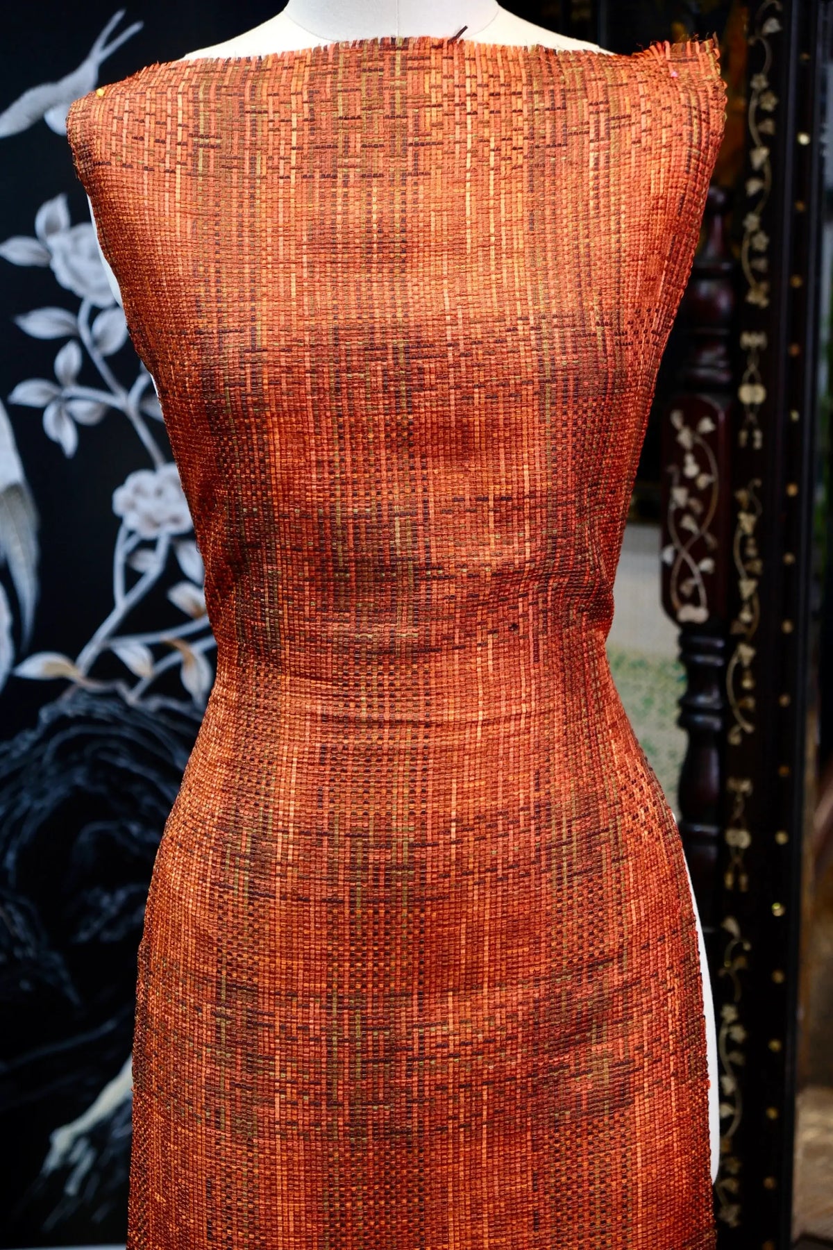 暖金锦绣 · 肌理格纹真丝面料 | Warm Gold Lattice - Textured Grid Silk Fabric