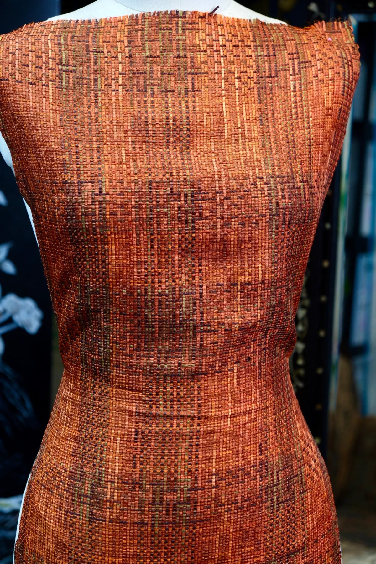 暖金锦绣 · 肌理格纹真丝面料 | Warm Gold Lattice - Textured Grid Silk Fabric