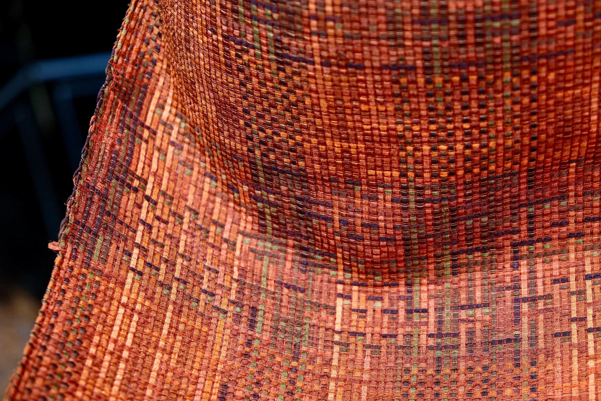 暖金锦绣 · 肌理格纹真丝面料 | Warm Gold Lattice - Textured Grid Silk Fabric