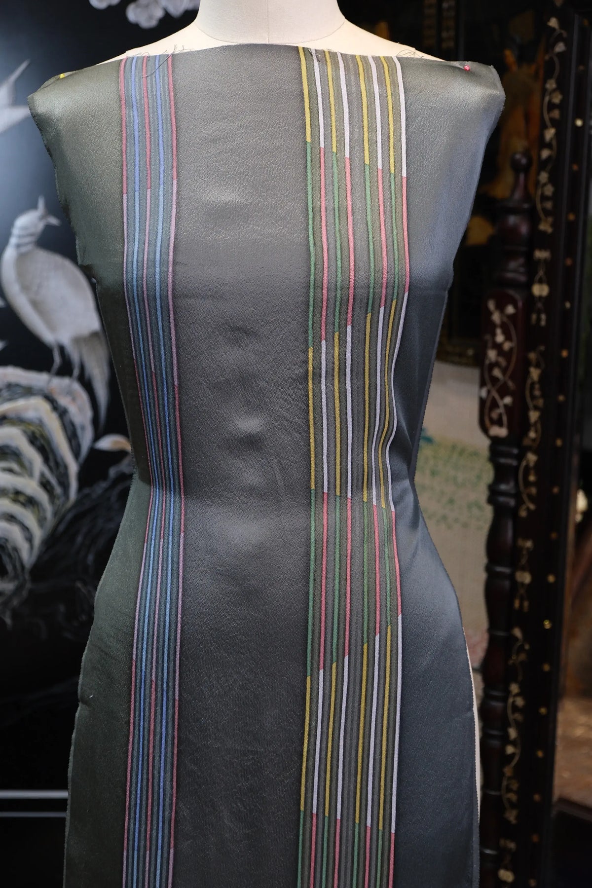墨绿竖条 · 几何流光真丝面料 | Verdant Stripes - Geometric Print Silk Fabric