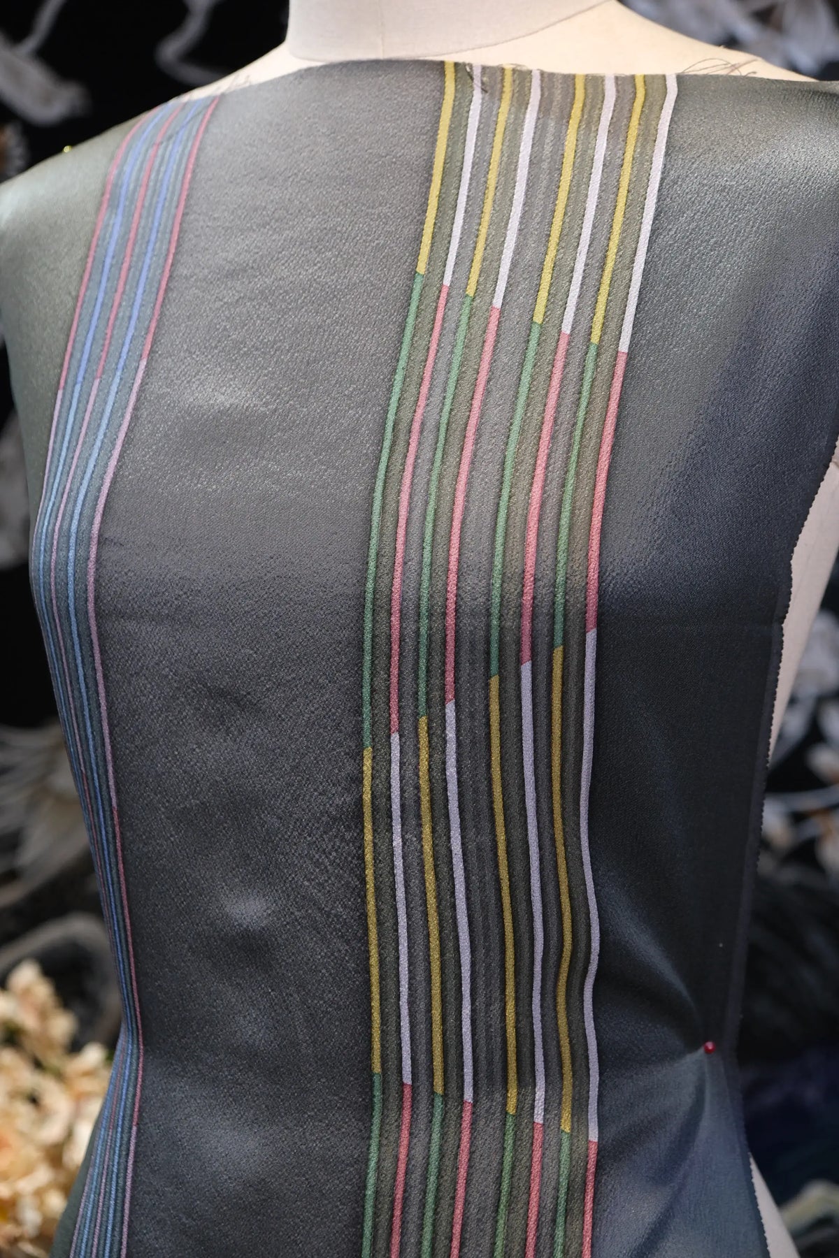 墨绿竖条 · 几何流光真丝面料 | Verdant Stripes - Geometric Print Silk Fabric