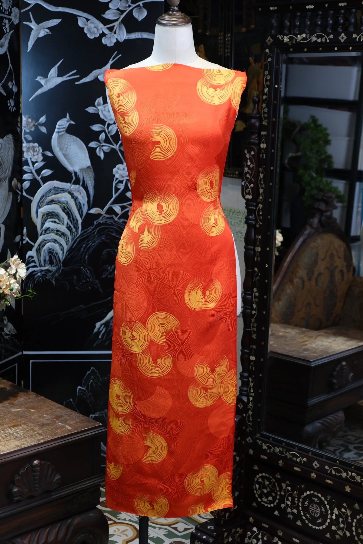 赤金日光 · 旋涡同心真丝面料 | Golden Sunburst - Concentric Swirl Silk Fabric