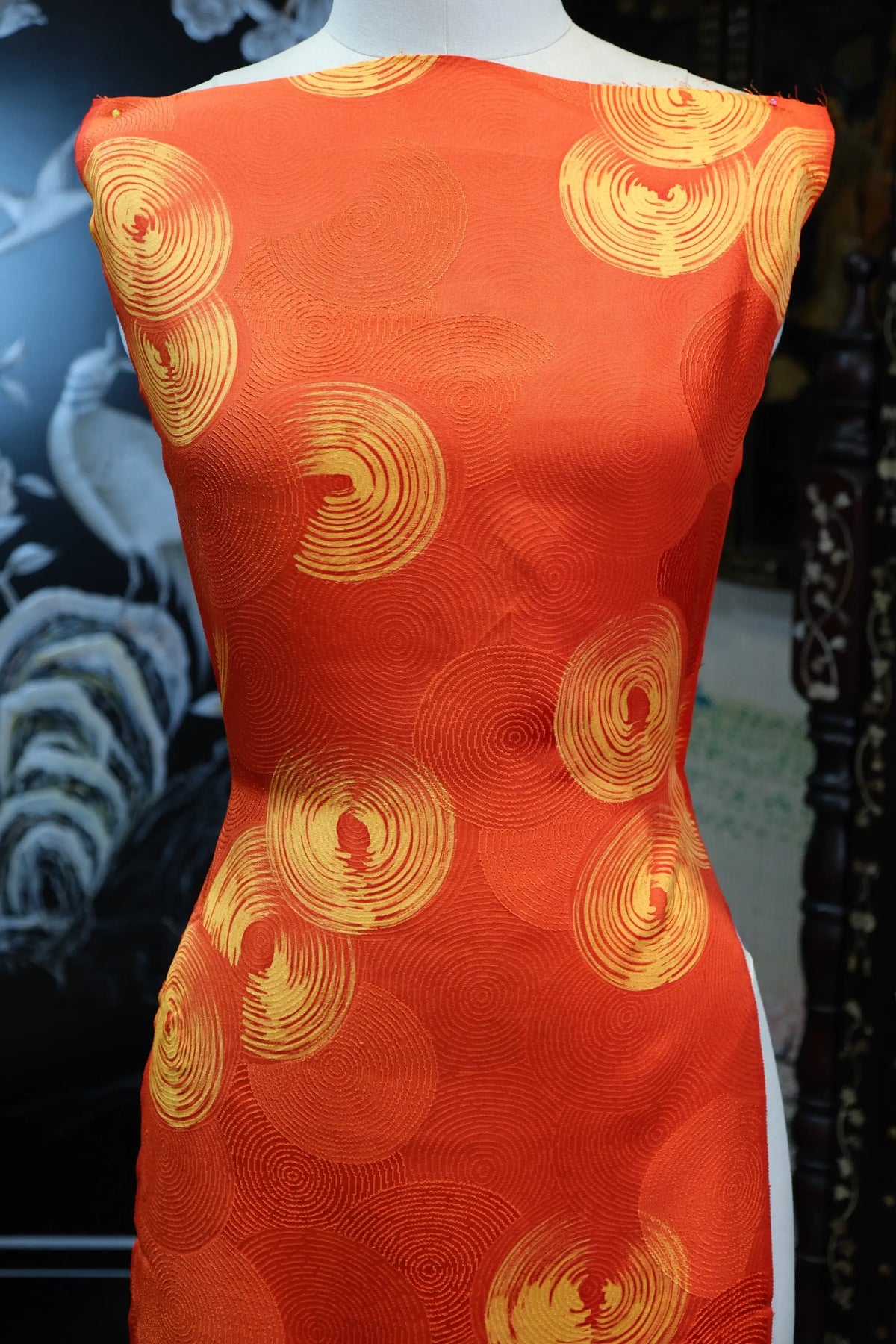 赤金日光 · 旋涡同心真丝面料 | Golden Sunburst - Concentric Swirl Silk Fabric