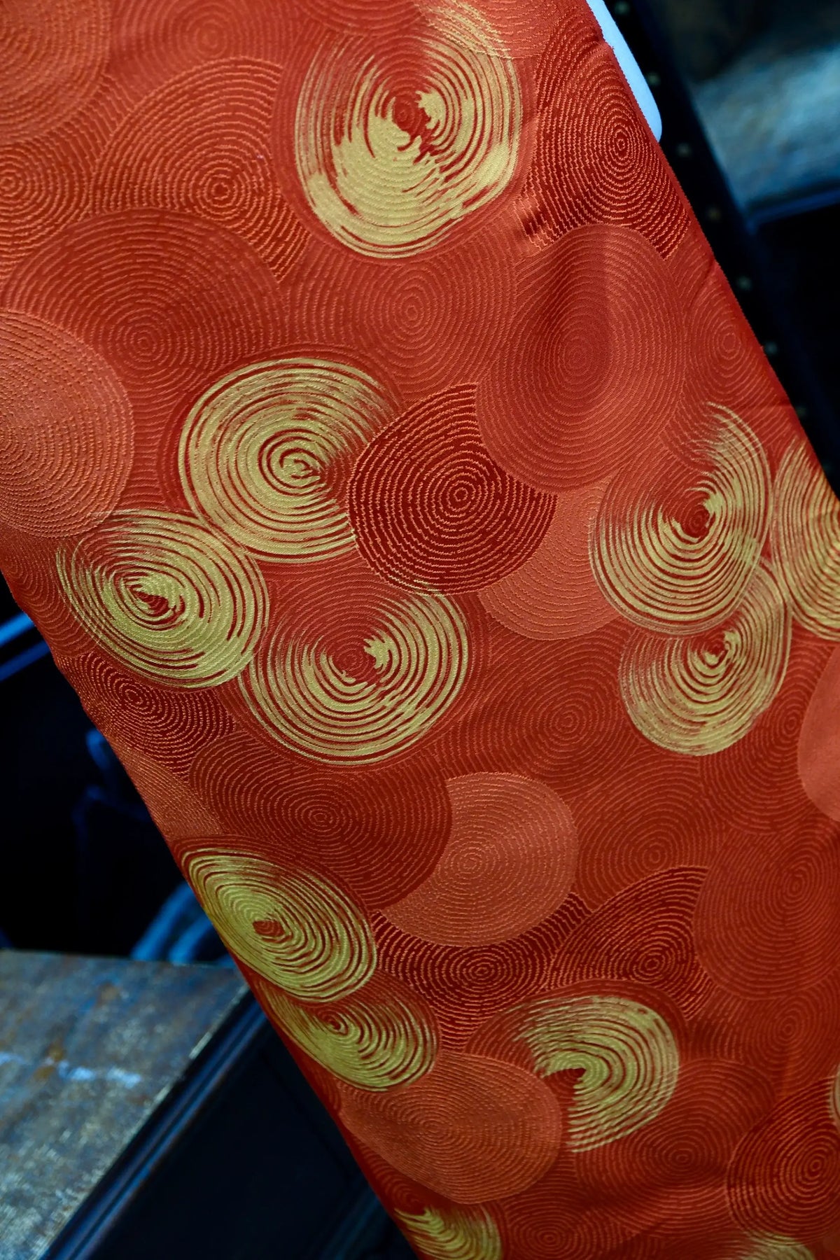 赤金日光 · 旋涡同心真丝面料 | Golden Sunburst - Concentric Swirl Silk Fabric
