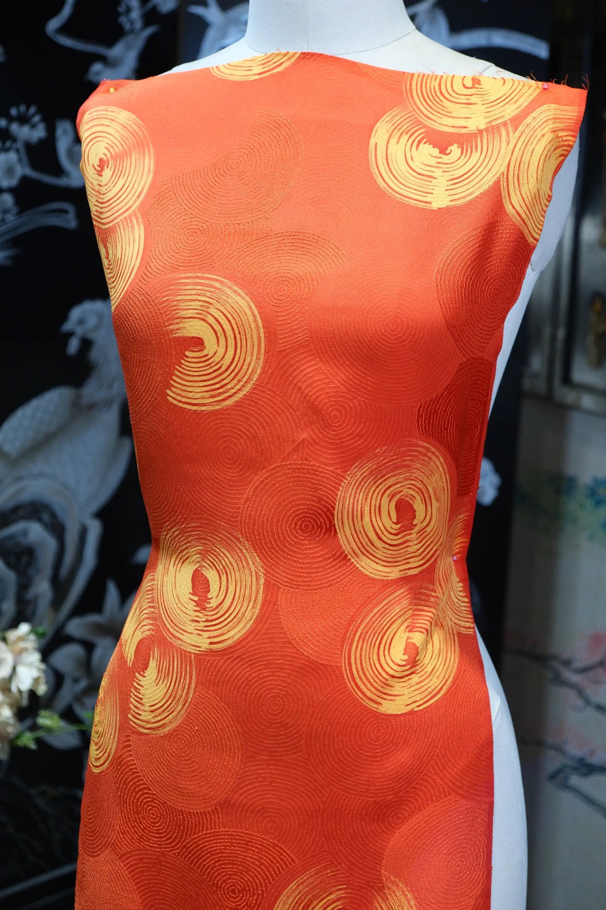 赤金日光 · 旋涡同心真丝面料 | Golden Sunburst - Concentric Swirl Silk Fabric