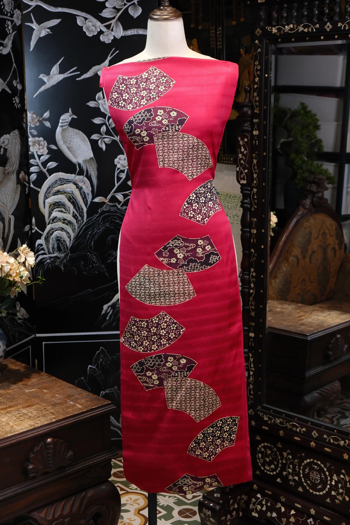 朱红折扇 · 七宝波纹真丝面料 | Crimson Fan - Japanese Folding Fan Silk Fabric