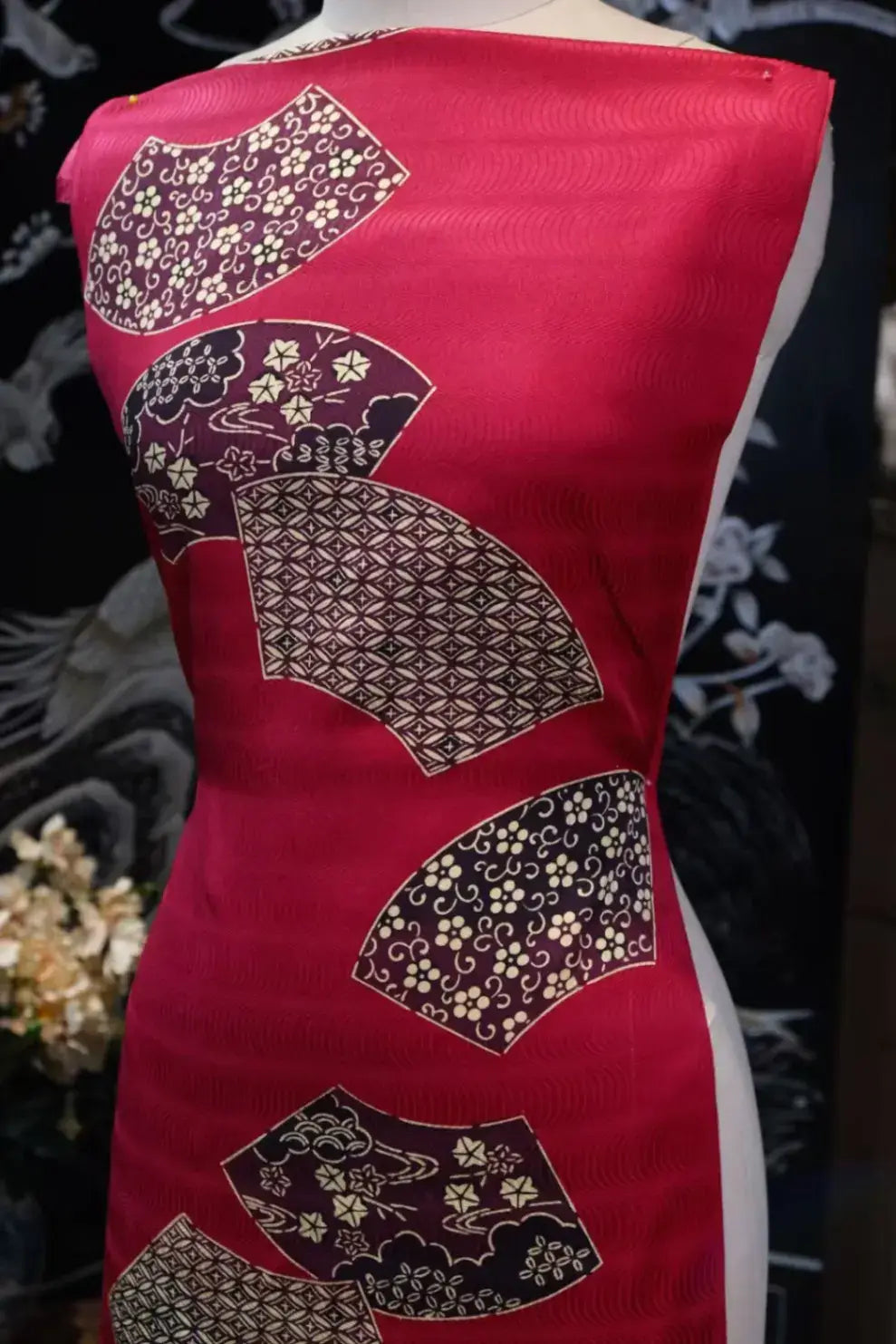 朱红折扇 · 七宝波纹真丝面料 | Crimson Fan - Japanese Folding Fan Silk Fabric