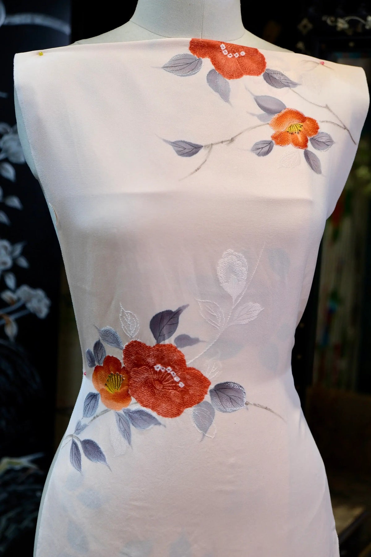 素白朱椿 · 立体立绒真丝面料 | Snow Camellia - Cut-Velvet Silk Fabric