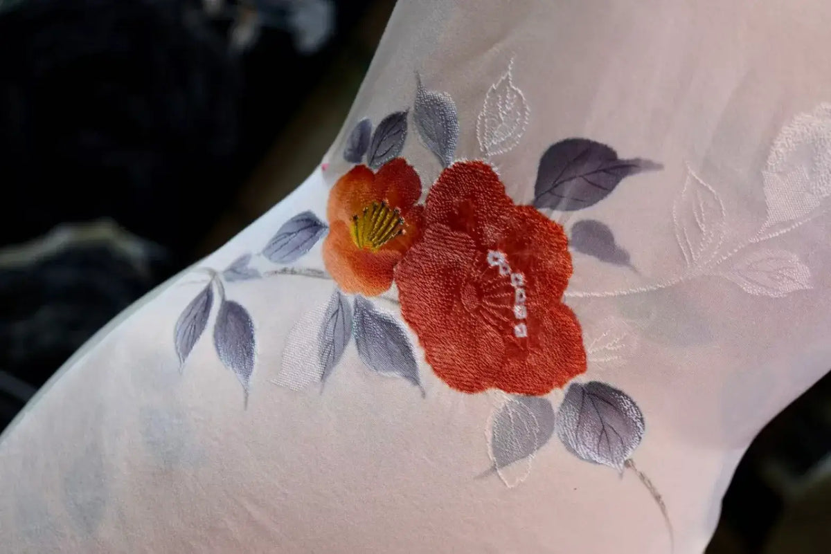 素白朱椿 · 立体立绒真丝面料 | Snow Camellia - Cut-Velvet Silk Fabric