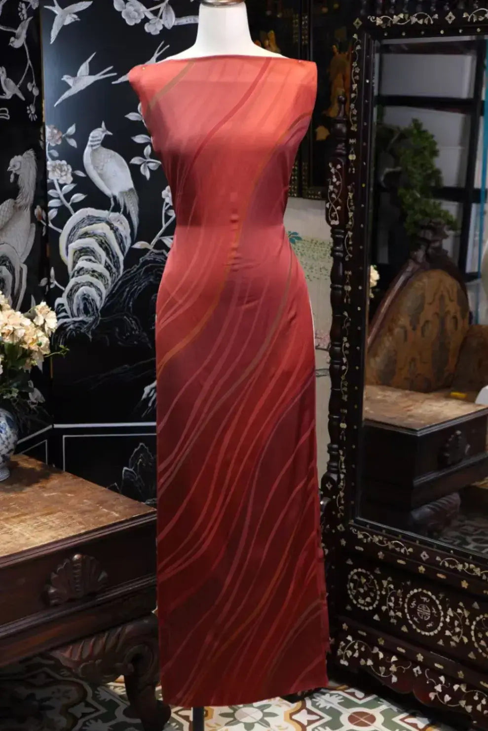 朱红波韵 · 倾斜流光真丝面料 | Rippling Crimson - Fluid Stripe Silk Fabric