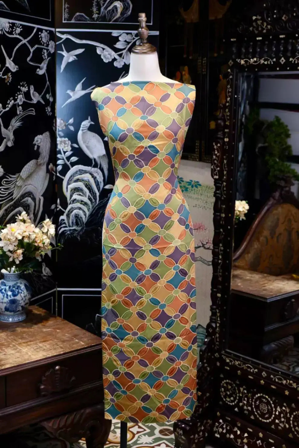 多彩七宝 · 几何花蔓真丝面料 | Colorful Shippo - Geometric Floral Silk Fabric