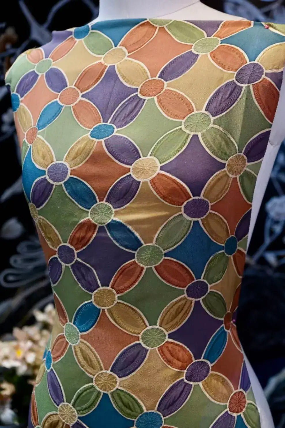 多彩七宝 · 几何花蔓真丝面料 | Colorful Shippo - Geometric Floral Silk Fabric