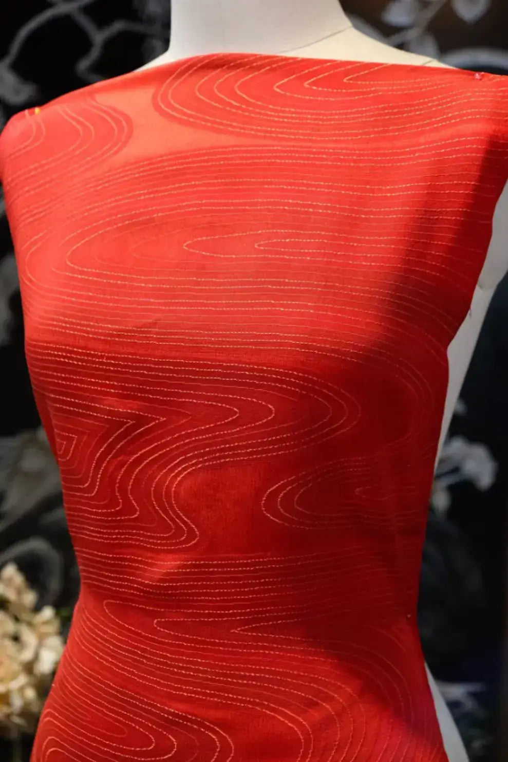 朱红流纹 · 曲线真丝面料 | Crimson Wave - Contour Line Silk Fabric