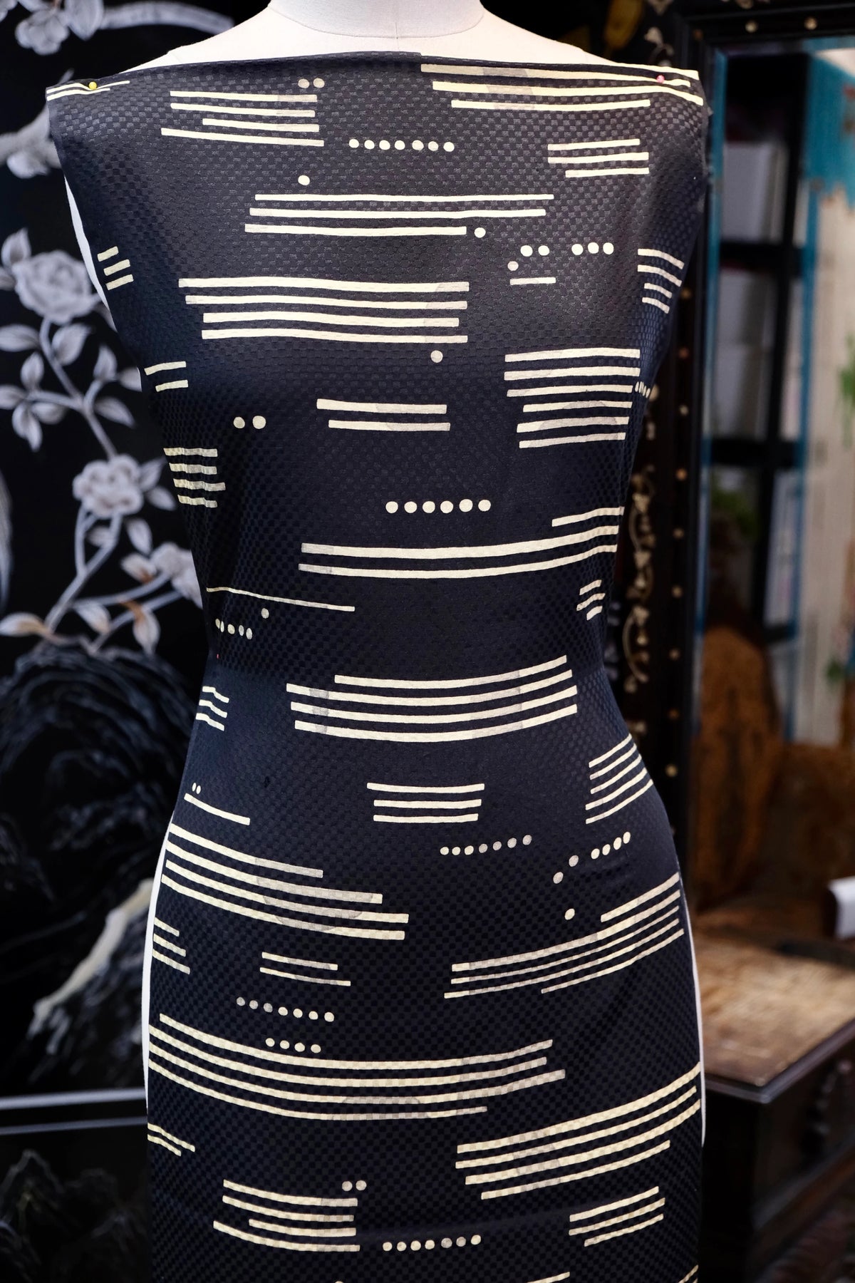 暗夜星轨 · 几何线条真丝面料 | Midnight Starlight - Geometric Stripe Silk Fabric