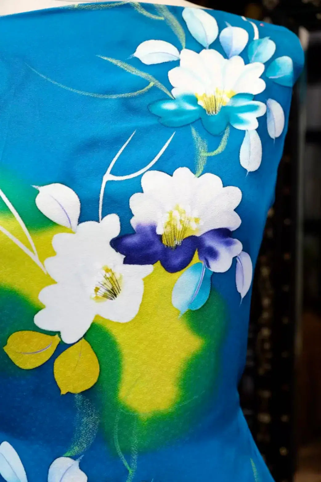 碧海繁花 · 水彩印花真丝面料 | Azure Blossom - Watercolor Floral Silk Fabric