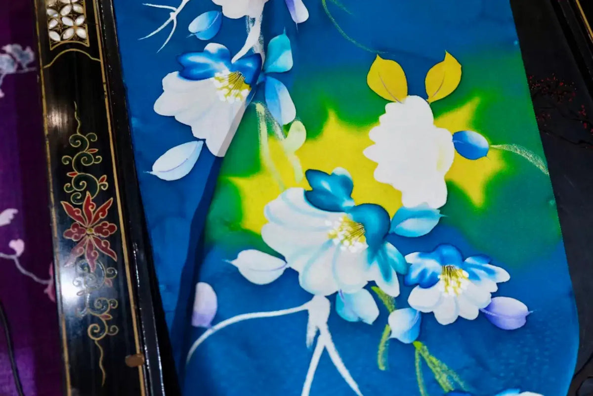 碧海繁花 · 水彩印花真丝面料 | Azure Blossom - Watercolor Floral Silk Fabric