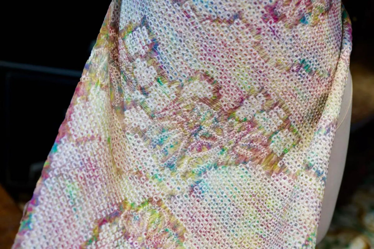 草凝雏菊 · 绞缬雏菊真丝面料 | Daisy Shibori - Pastel Floral Silk Fabric