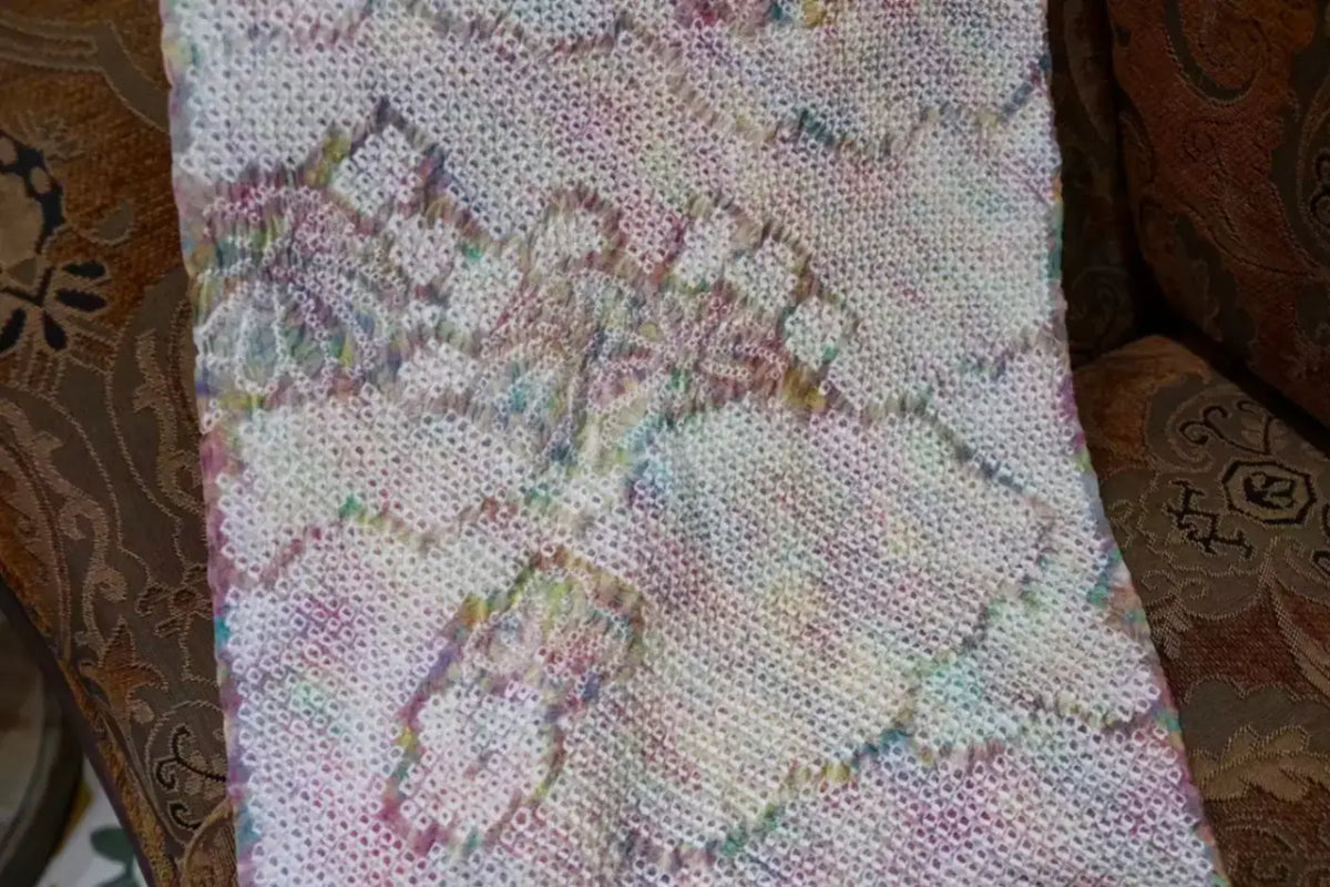 草凝雏菊 · 绞缬雏菊真丝面料 | Daisy Shibori - Pastel Floral Silk Fabric