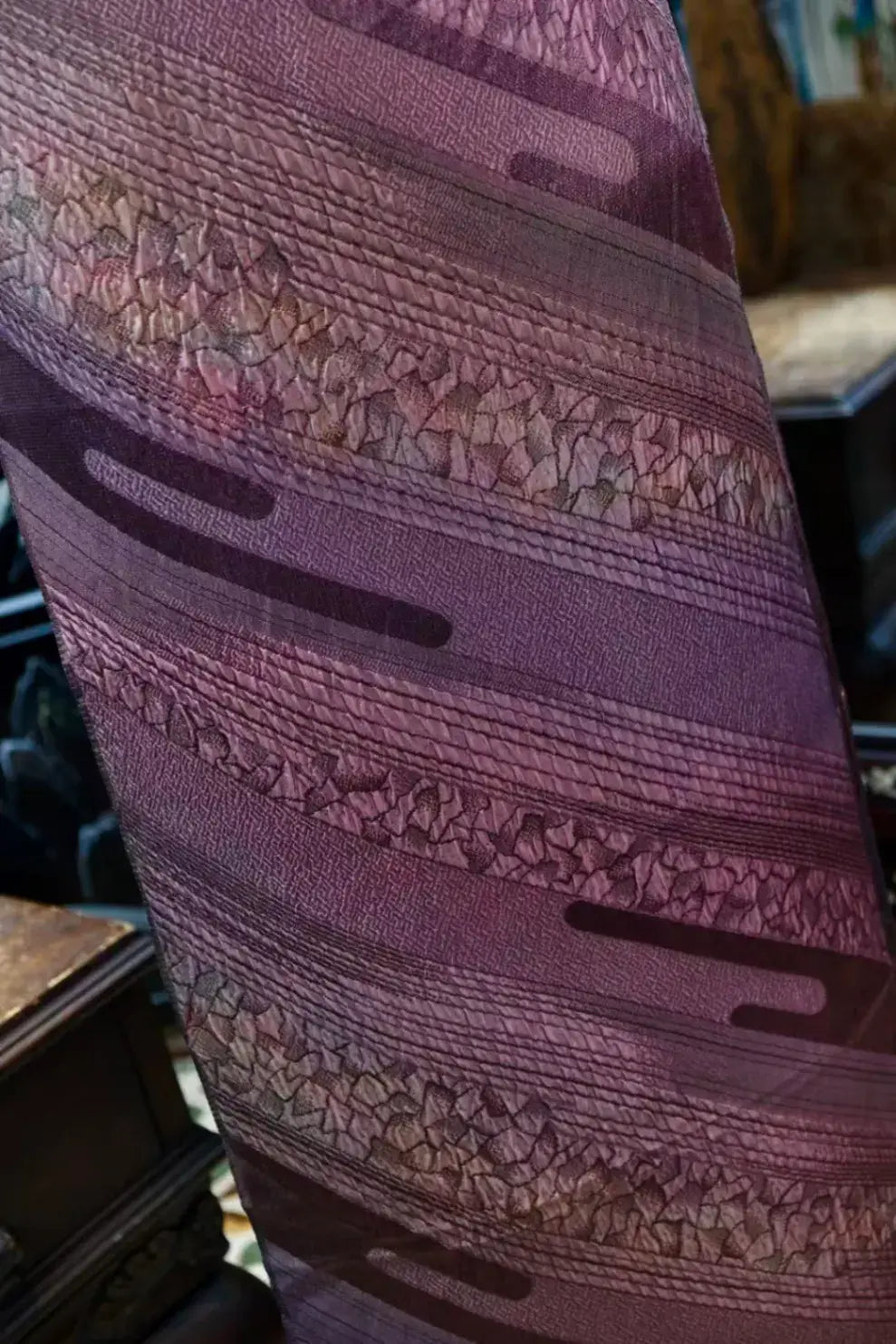 紫金流光 · 斜纹几何真丝面料 | Violet Radiance - Diagonal Geometric Silk Fabric