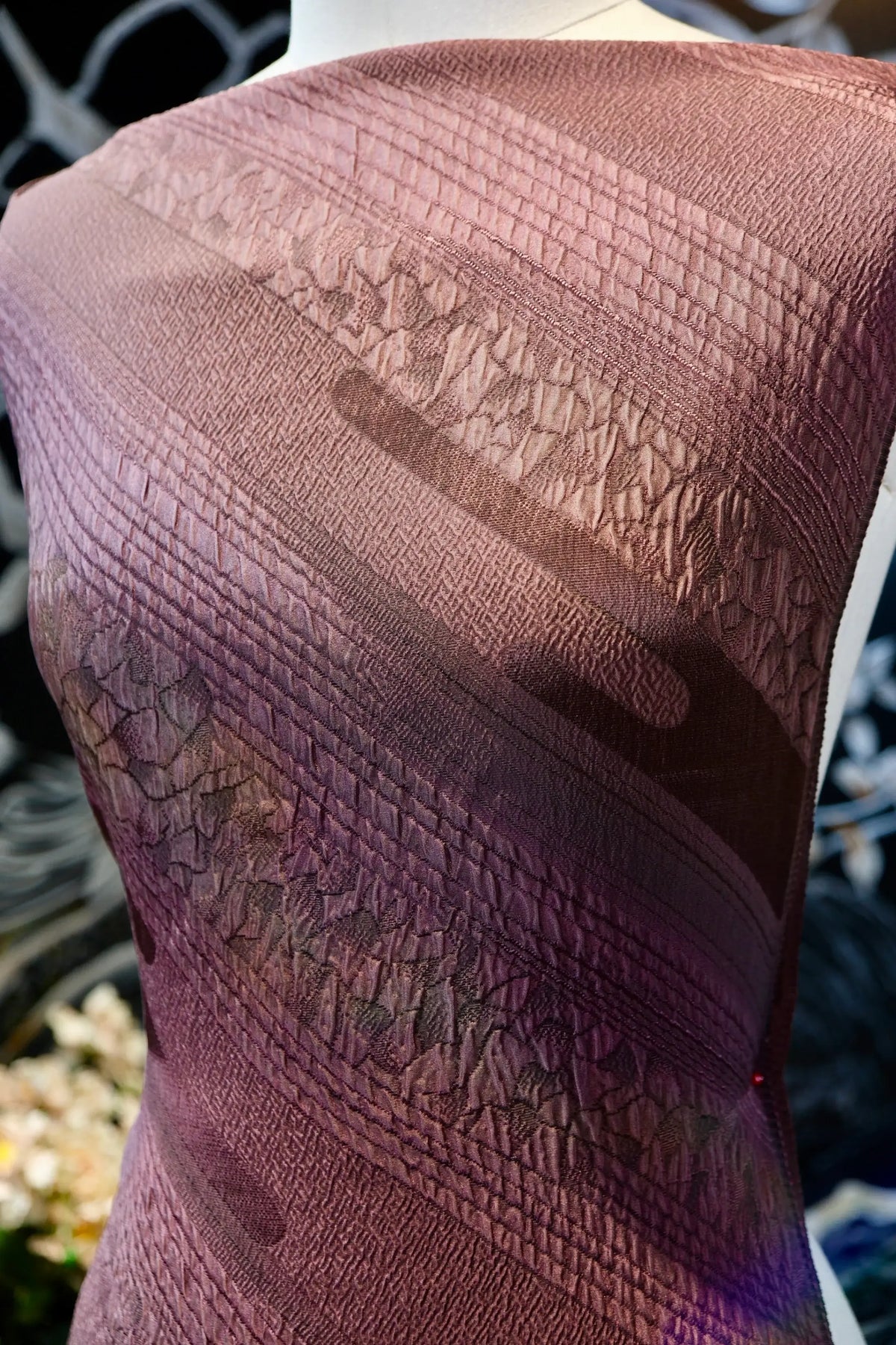 紫金流光 · 斜纹几何真丝面料 | Violet Radiance - Diagonal Geometric Silk Fabric