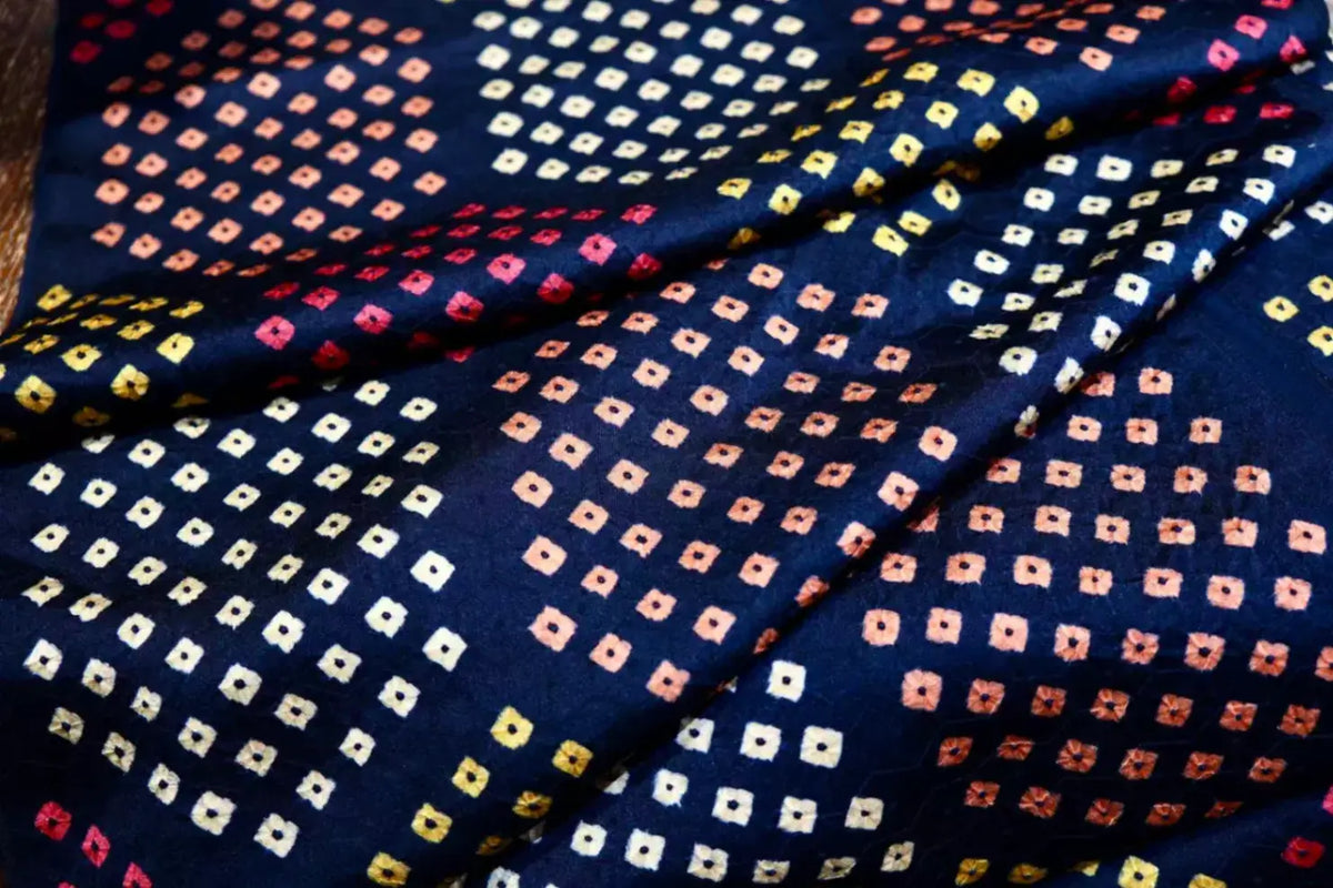 深蓝方阵 · 几何扎染真丝面料 | Indigo Matrix - Tie-Dye Geometric Silk Fabric