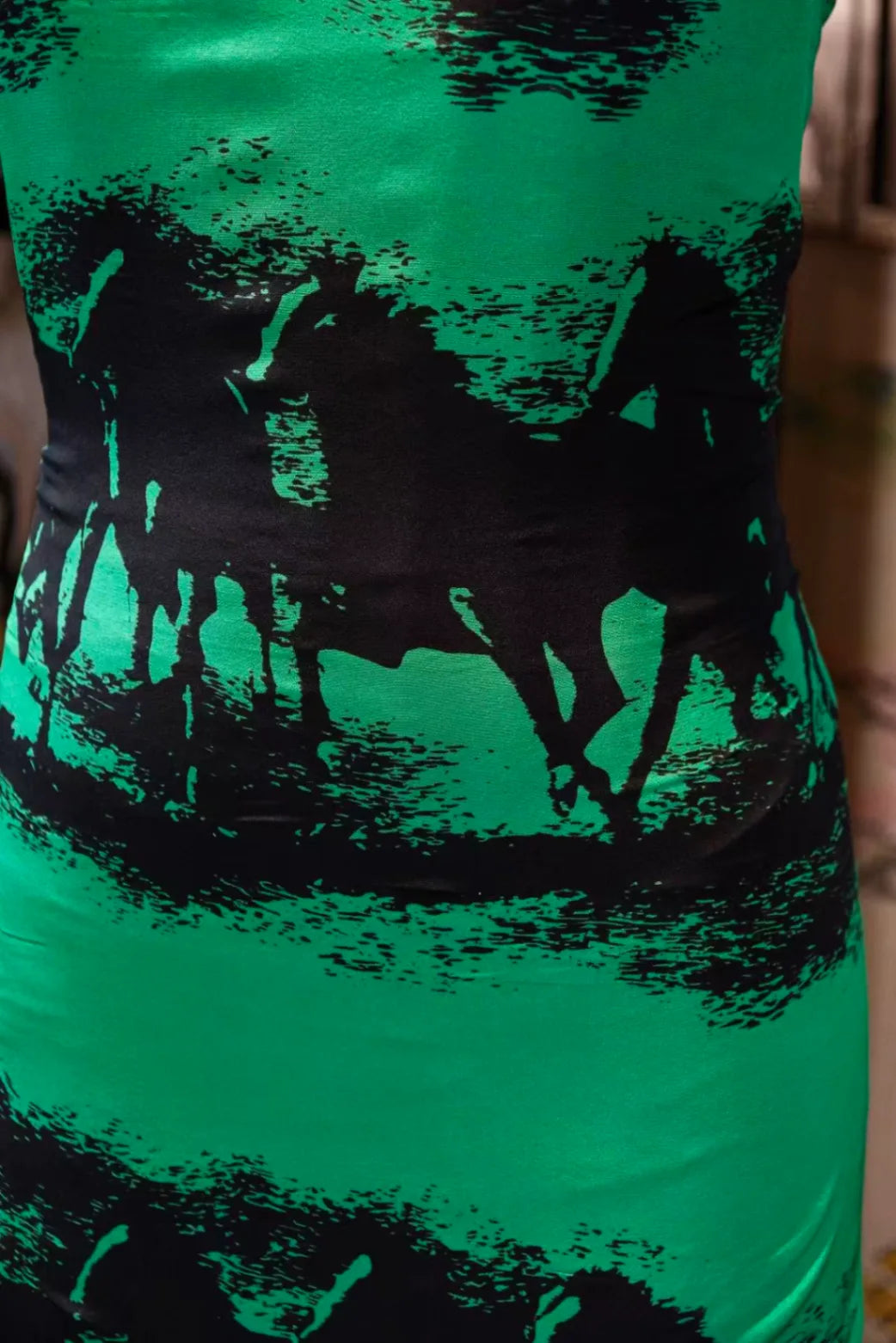 翠羽骏马 · 动感条纹真丝面料 | Emerald Steeds - Dynamic Stripe Silk Fabric