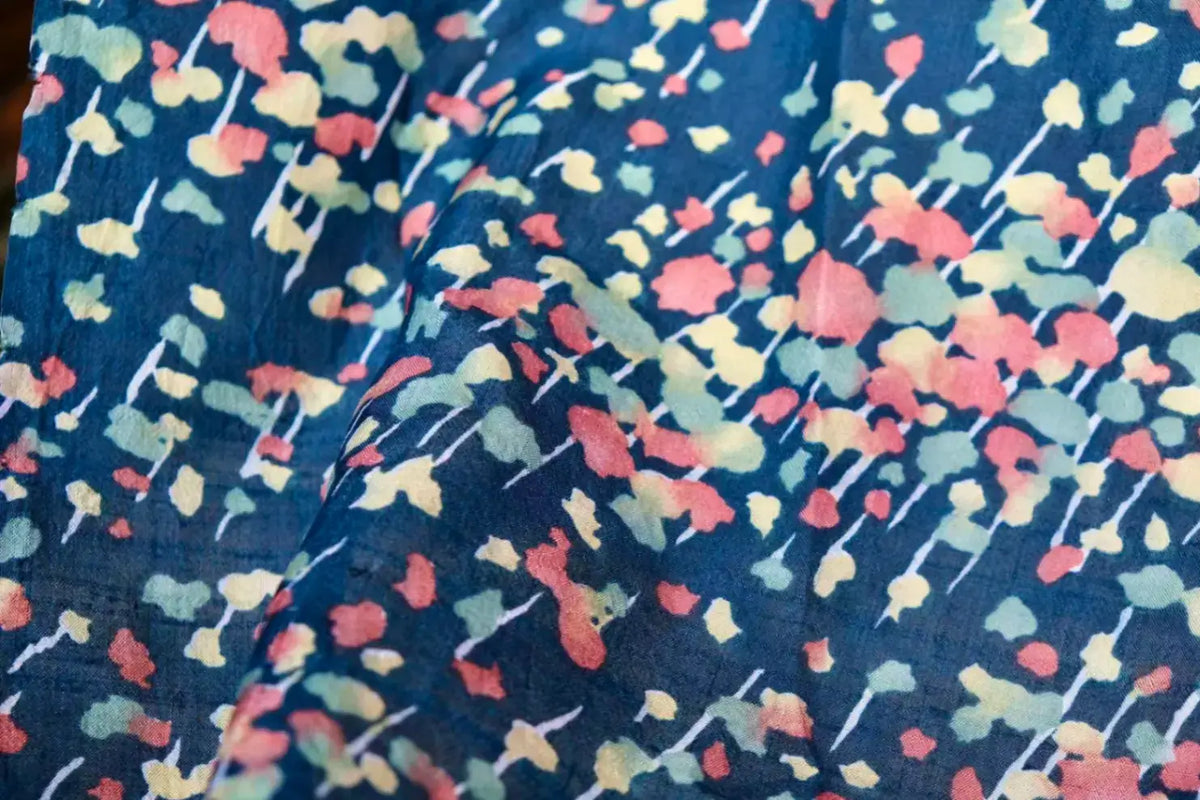 朱霞金辉 · 飞白雨丝真丝面料 | Vermilion Rain - Feibai Impression Silk Fabric