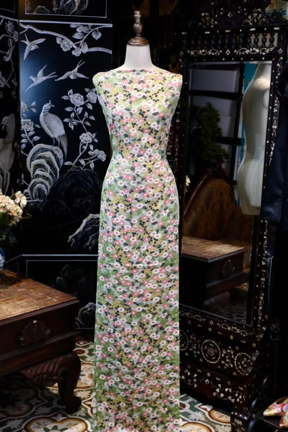 草凝雏菊 · 碎花印花真丝面料 | Meadow Daisy - Floral Print Silk Fabric